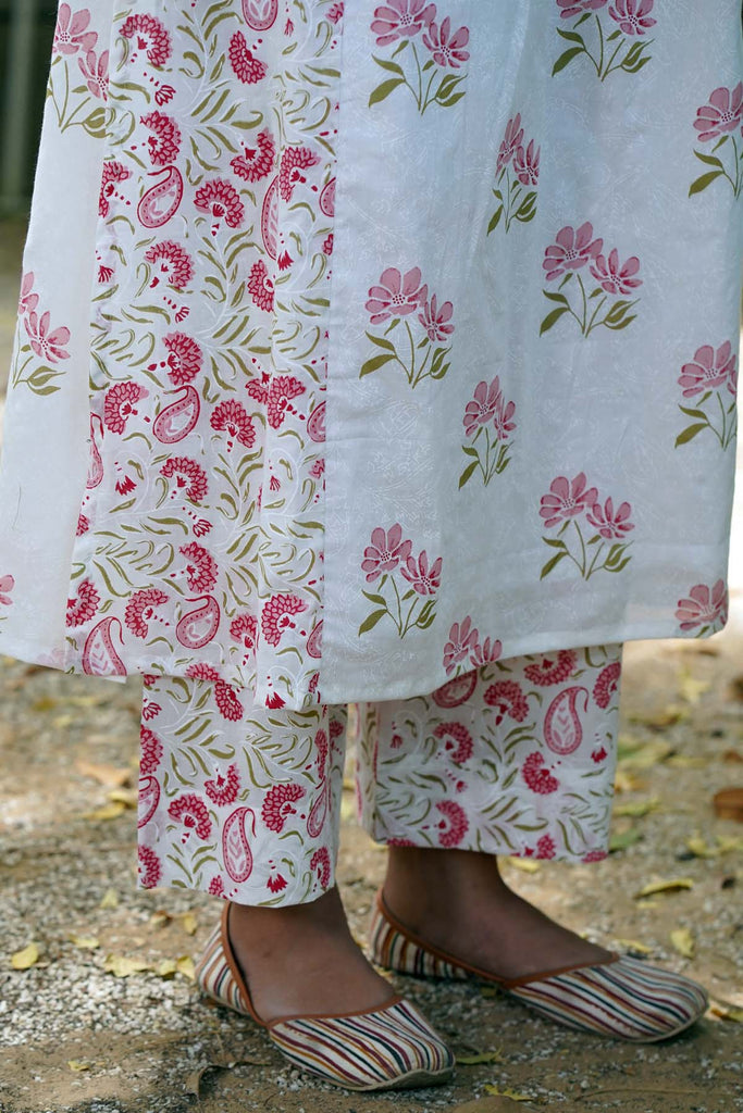 A-Line Kurta/Pant Set in White Khadee Print