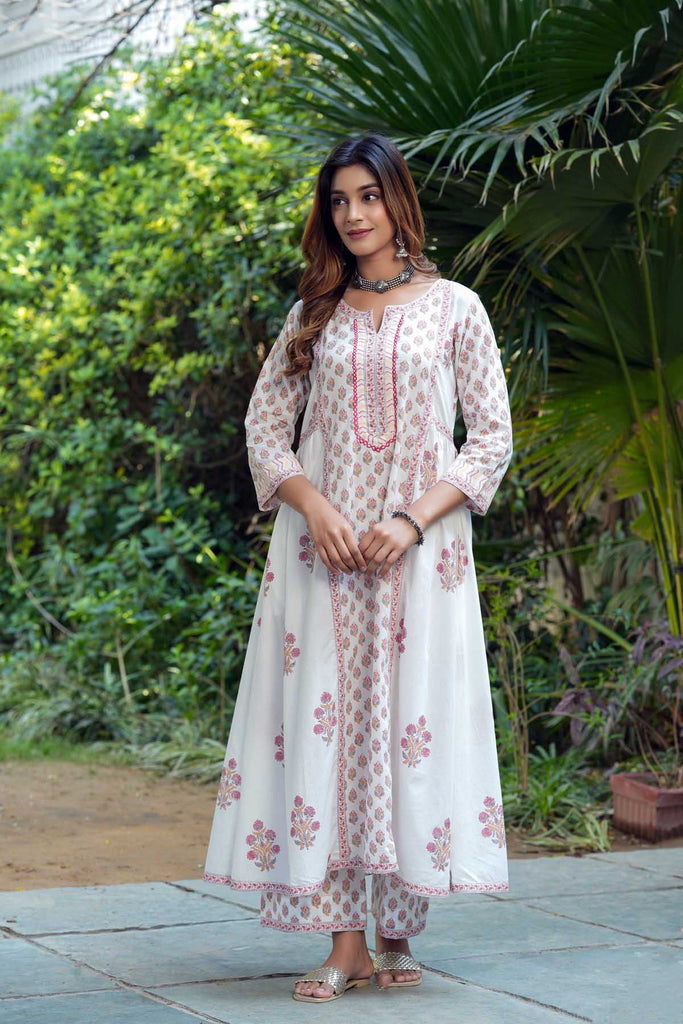 Long Length Kalidaar Kurta In White Mugal Buta Print