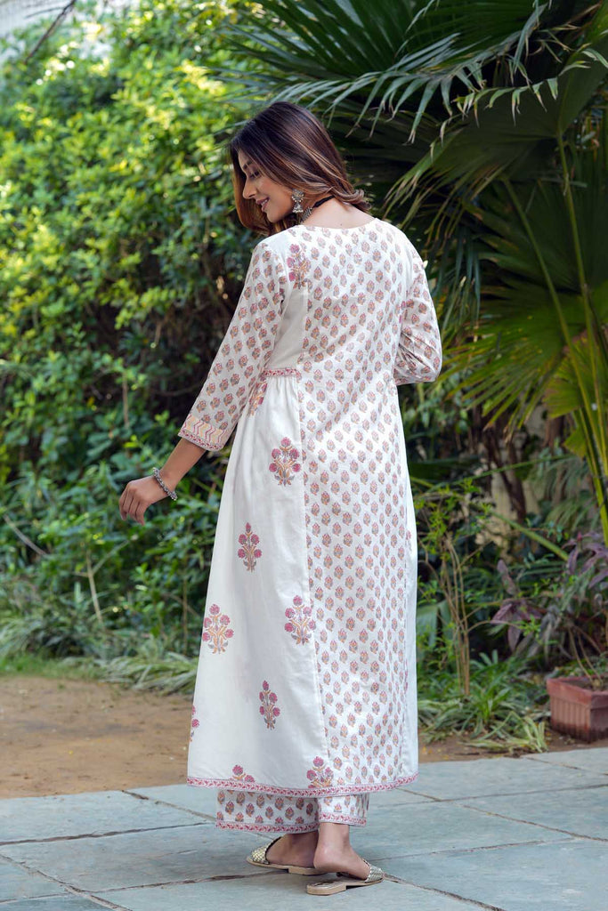 Long Length Kalidaar Kurta In White Mugal Buta Print