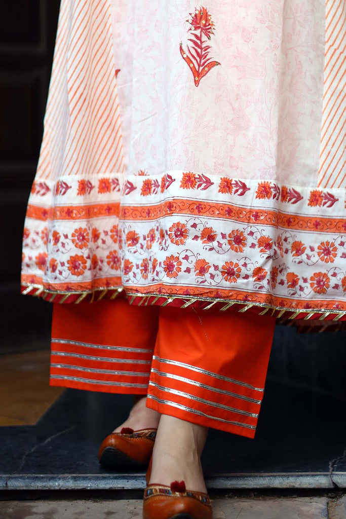 Straight Pants in Orange color