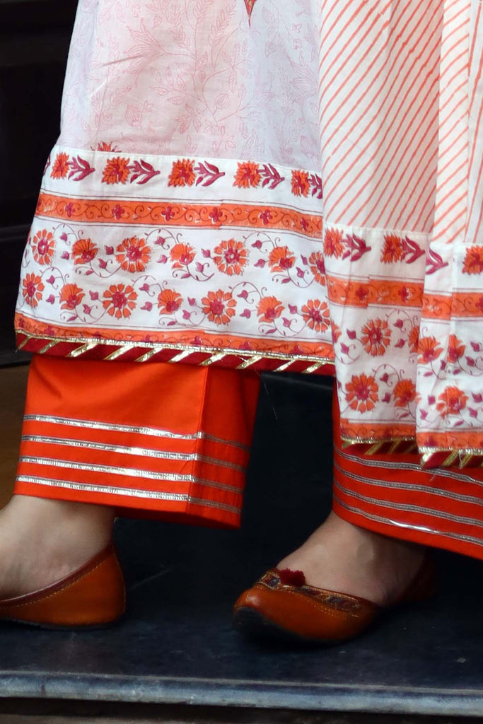 Straight Pants in Orange color