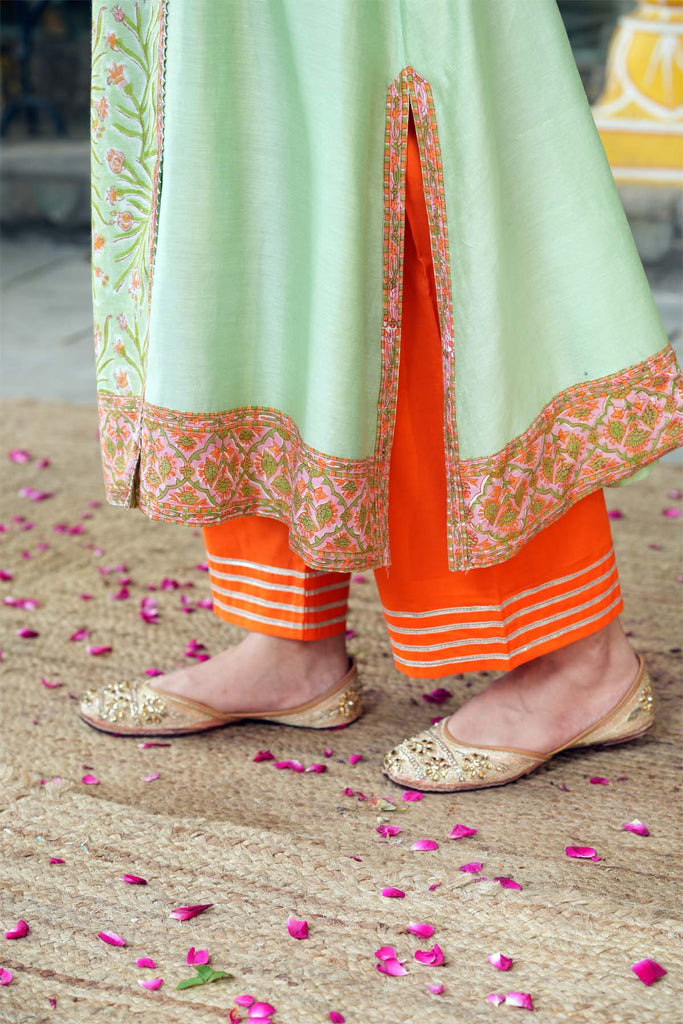 Straight Pants in Orange color