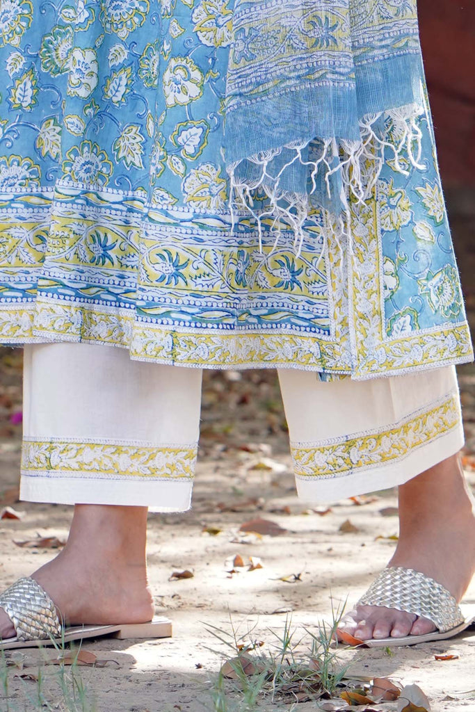 Straight Pant in Off-White Color
