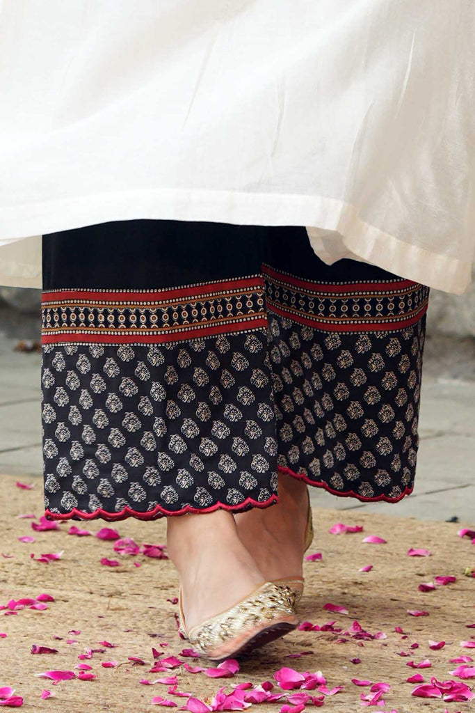 Black Straight Fit Pants With Embroidery On Flares