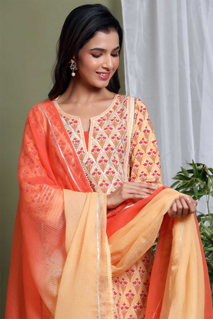 Shaded Kotadoriya dupatta in orange and gold shades
