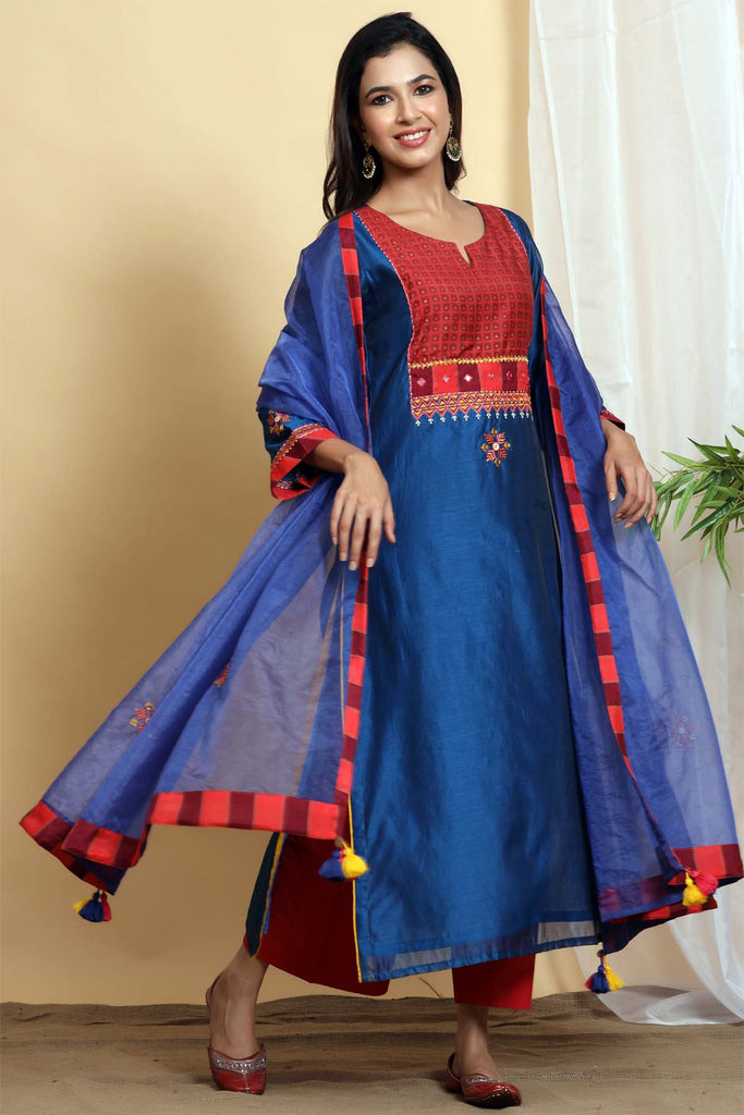 Blueberry Shade Dupatta In Organza Fabric .