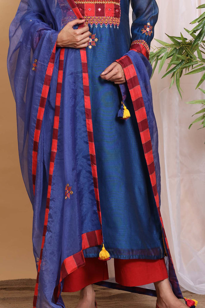 Blueberry Shade Dupatta In Organza Fabric .