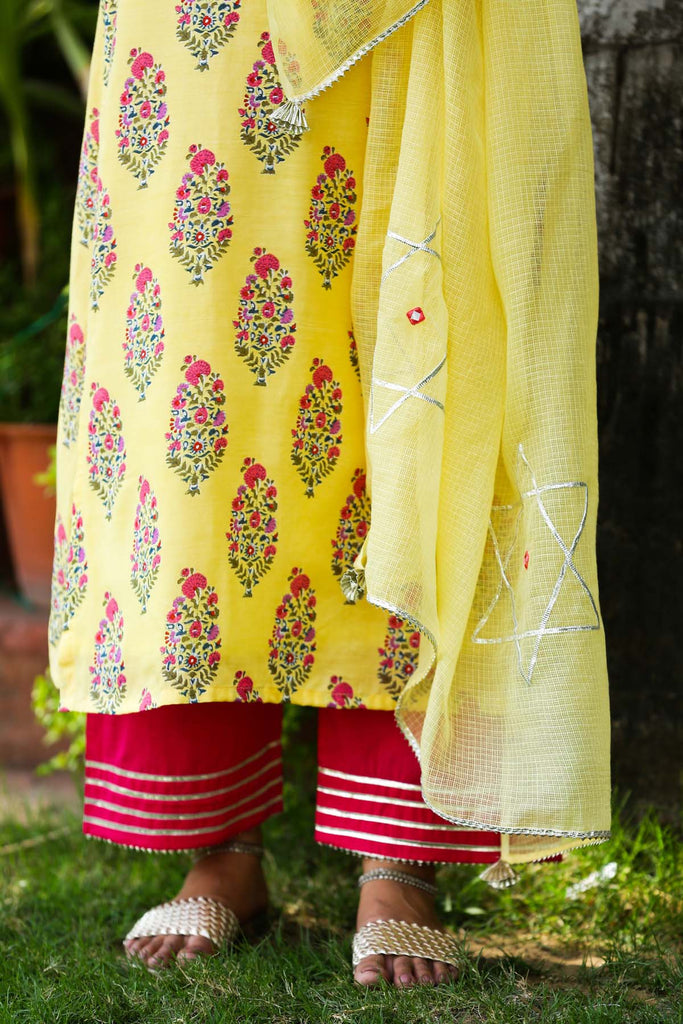 Kotadoriya Dupatta In Lemon Yellow Color
