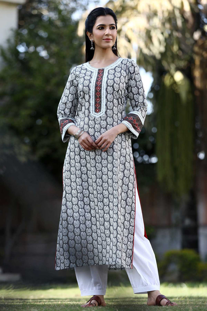 Elegant straight fit kurta in grey/white color