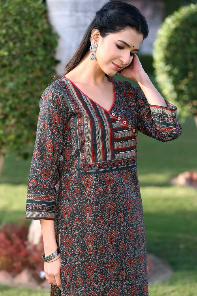 Long length Straight fit kurta in black/Maroon print