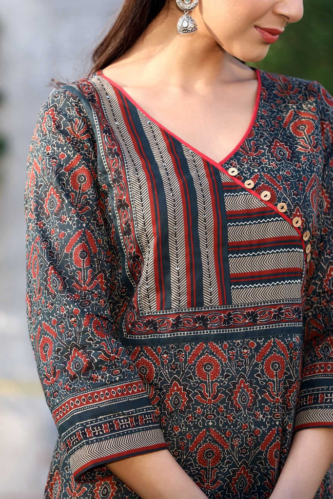 Long length Straight fit kurta in black/Maroon print