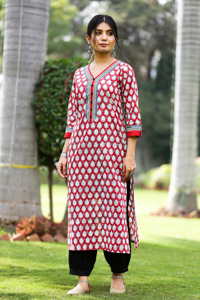 Straight fit kurta in red handblock print