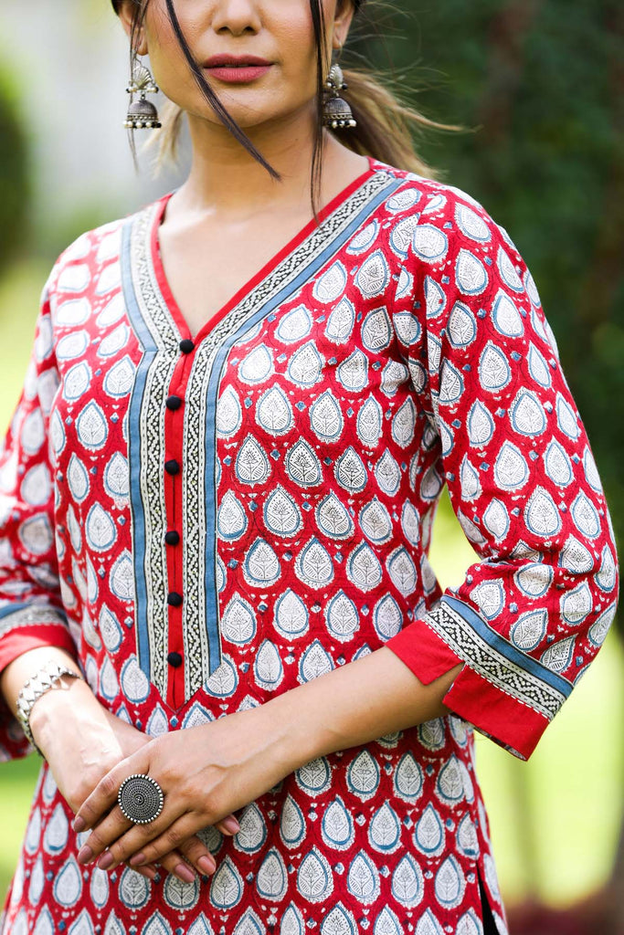 Straight fit kurta in red handblock print