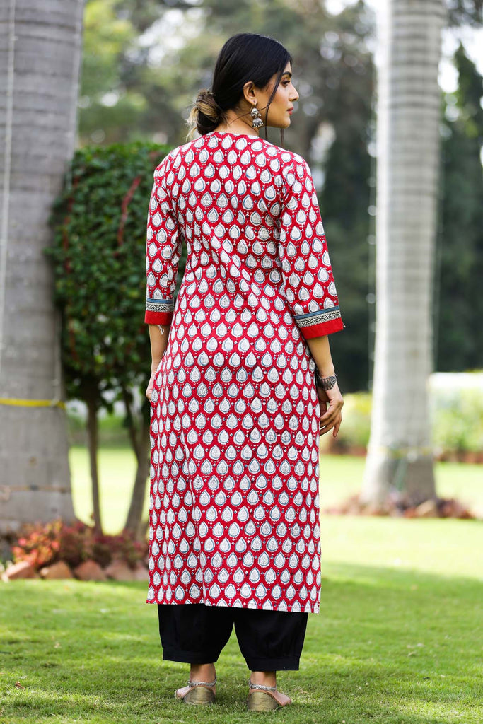 Straight fit kurta in red handblock print