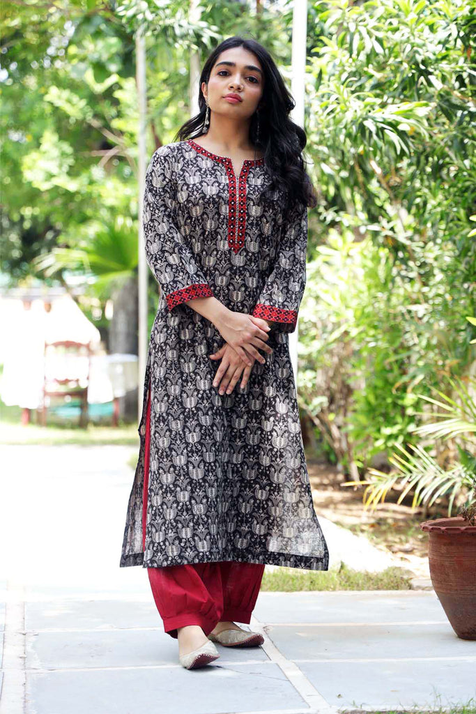 Straight Fit Kurta In Black Jahota Print