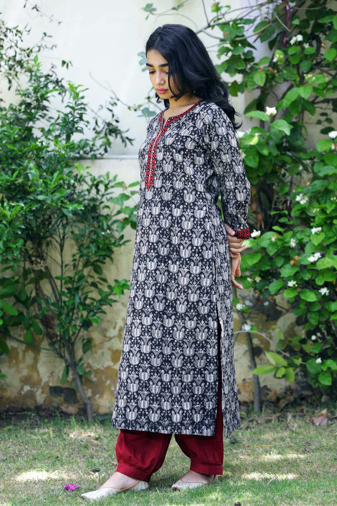 Straight Fit Kurta In Black Jahota Print