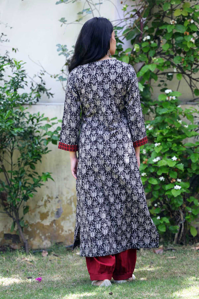 Straight Fit Kurta In Black Jahota Print