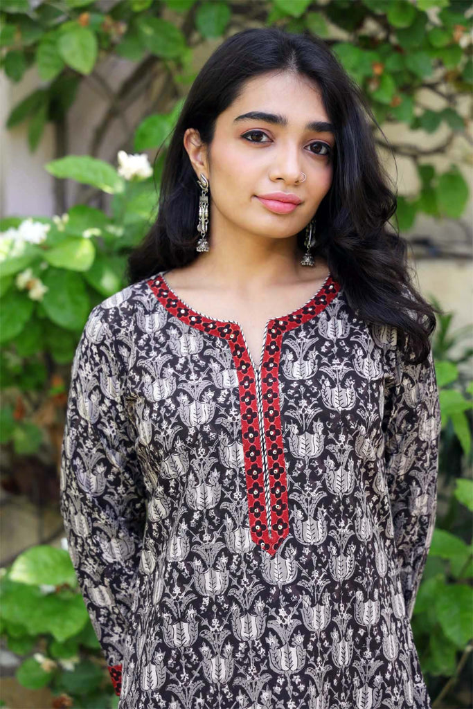 Straight Fit Kurta In Black Jahota Print