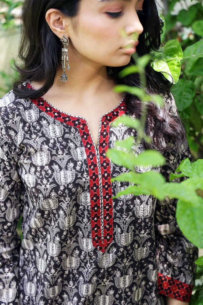 Straight Fit Kurta In Black Jahota Print