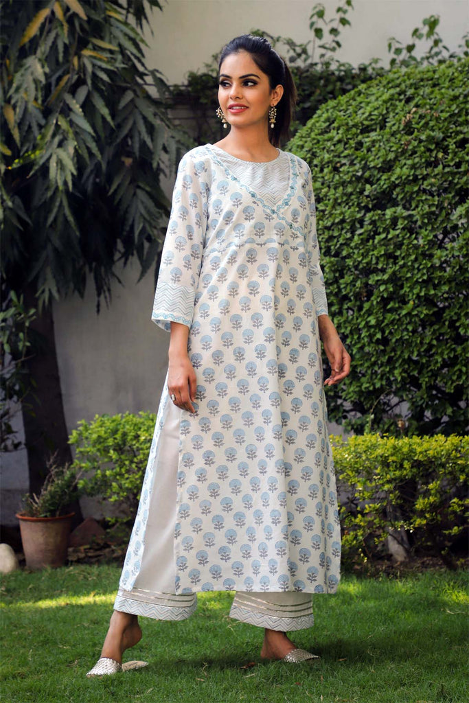 Off-white Angrakha style kurta in handblock