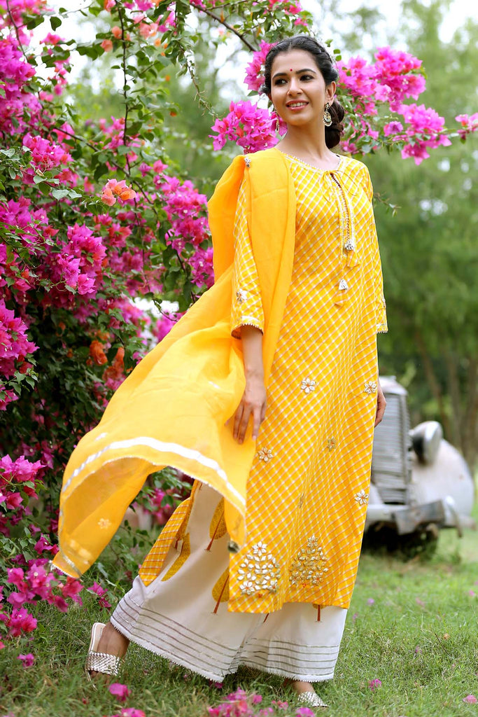 Yellow kotadoriya dupatta with Gota work