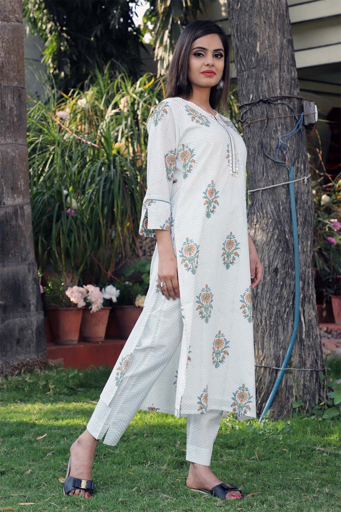 Kurta/Pant set in Off-white Hand block print