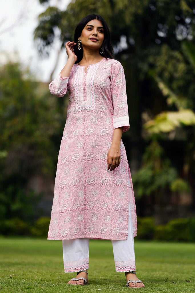 Straight Fit Kurta/Pant Set in Pink/White Color