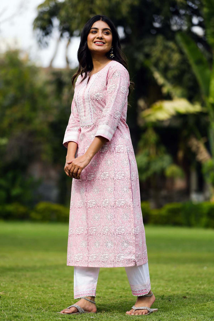 Straight Fit Kurta/Pant Set in Pink/White Color