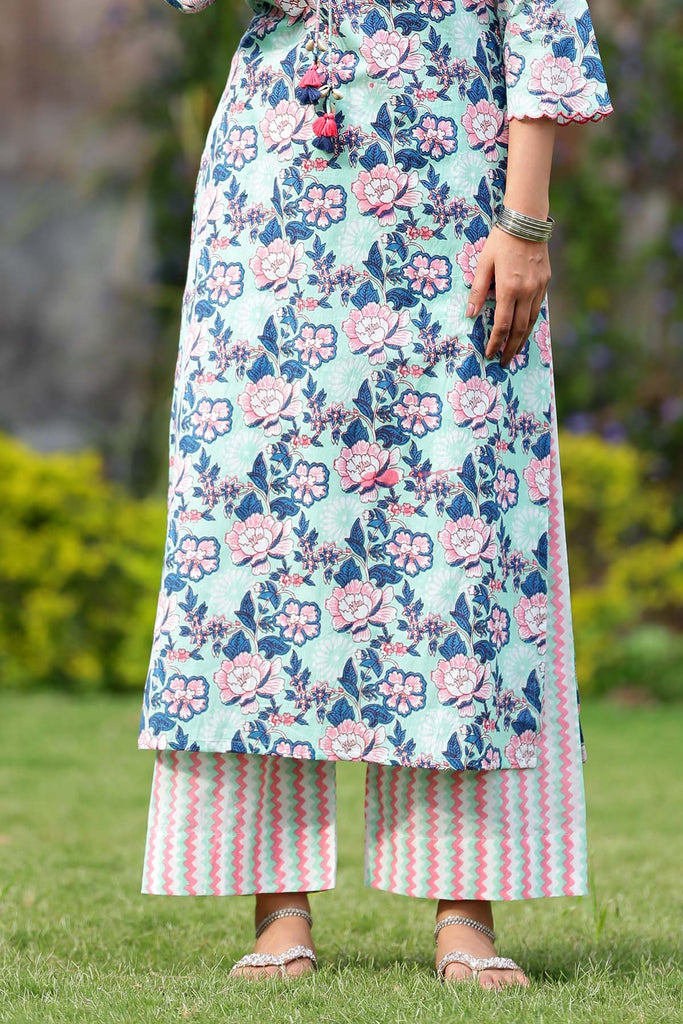 Straight fit pants with elasticated waist